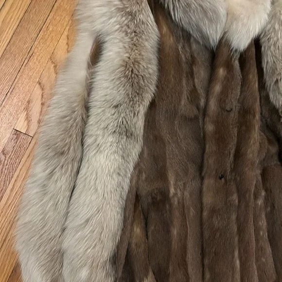 Mink and fox fur coat. - Picture 3 of 9
